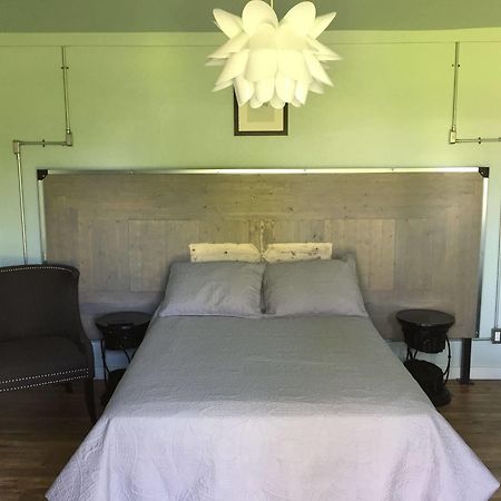 Rooms At The Pecan Olmito Экстерьер фото