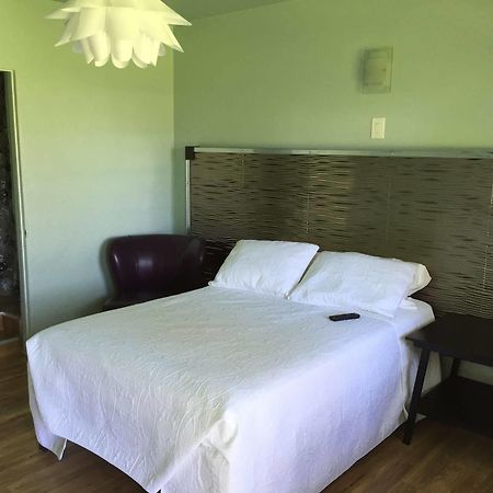 Rooms At The Pecan Olmito Экстерьер фото