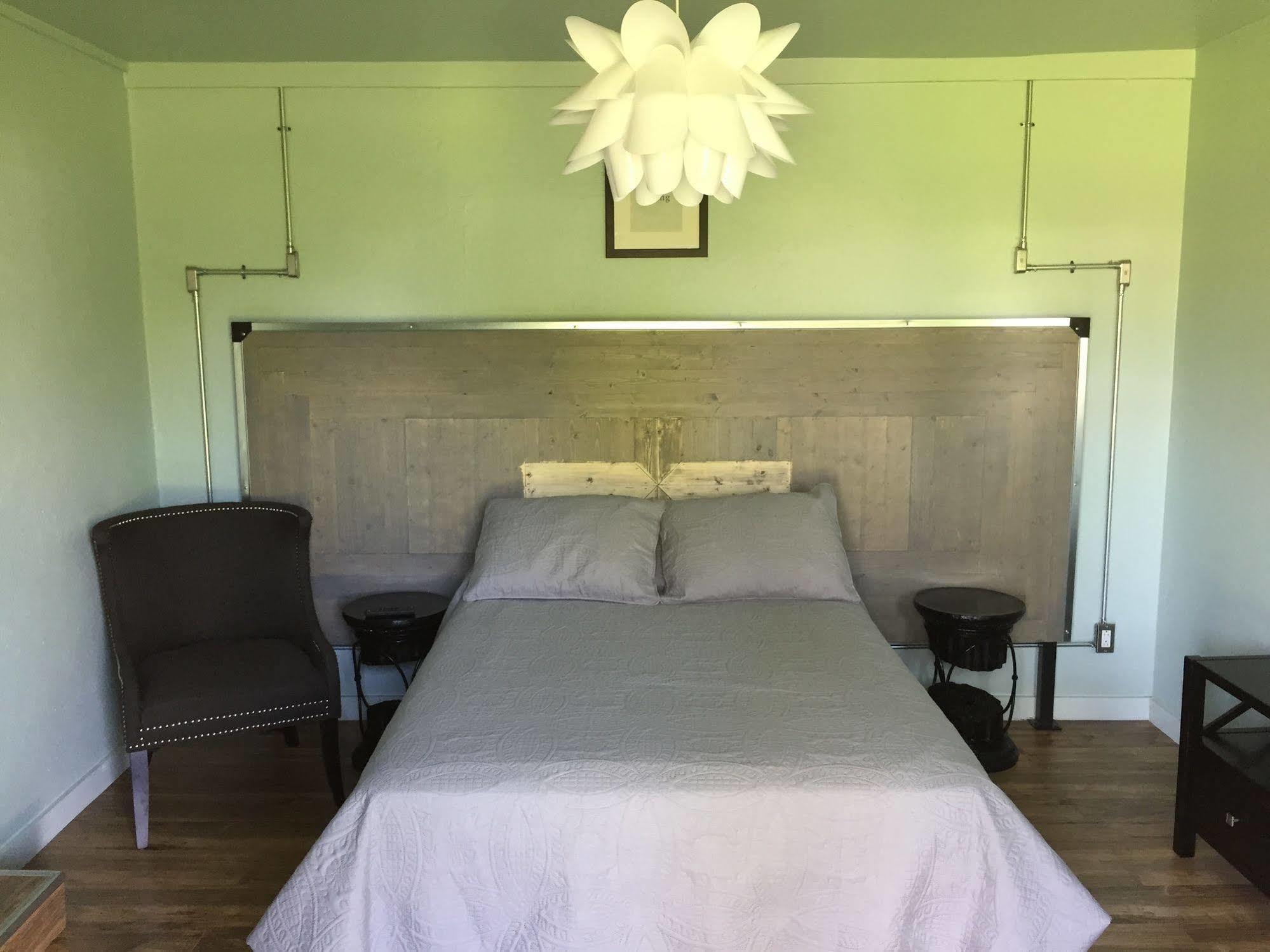 Rooms At The Pecan Olmito Экстерьер фото