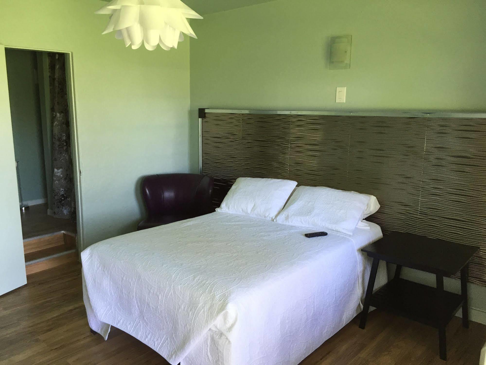 Rooms At The Pecan Olmito Экстерьер фото